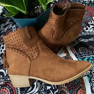 Women Tan size 8.5 Ankle Booties